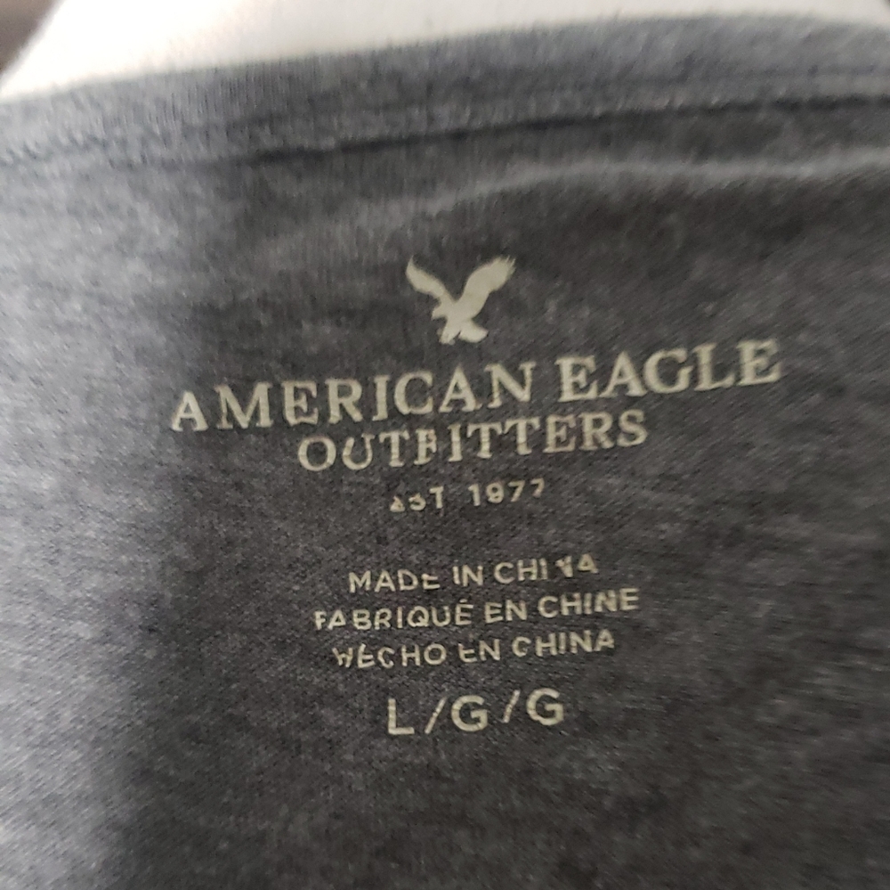 American Eagle T-shirt - Picture 4 of 4